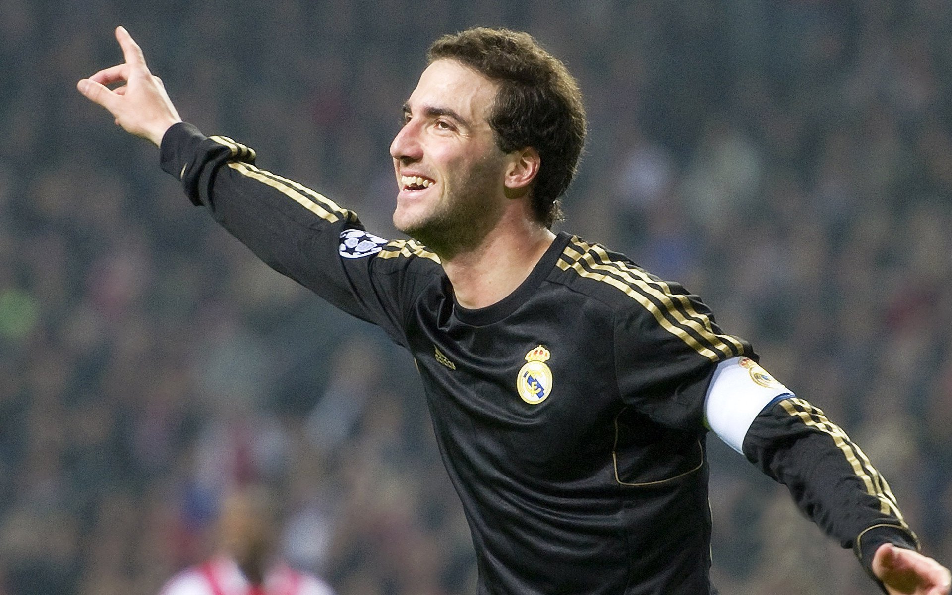 未来联盟：技术革新如何影响比赛策略？，未来技术创新的组织形式可能有哪些变化